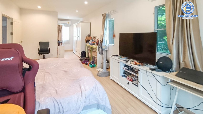 *****บ้านเดี่ยวมือสองย่านกรุงเทพฯ ม.เดอะแพลนท์ ซิมพลีส รามคำแหง หลังมุม! เนื้อที่เยอะจัดเต็มถึง 57 ตร.ว. ครบครันทุกฟังก์ชัน 4 ห้องนอน 3 ห้องน้ำ 2 ที่จอดรถ บนทำเลเข้าเมืองง่าย ใกล้เดอะมอลล์ รามคำแหง และทางด่วน "ศรีรัช" พลาดไม่ได้เด็ดขาด